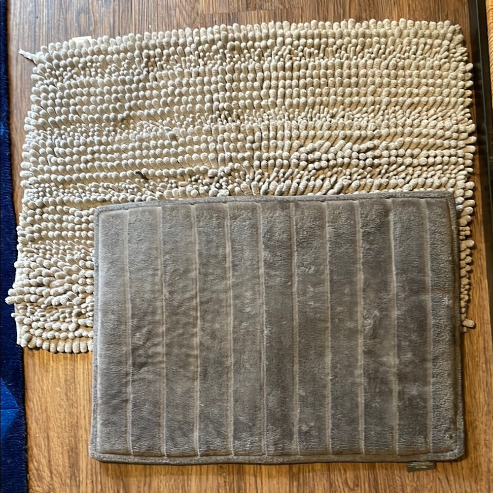Textured Gray and Gray Bath Mat Set